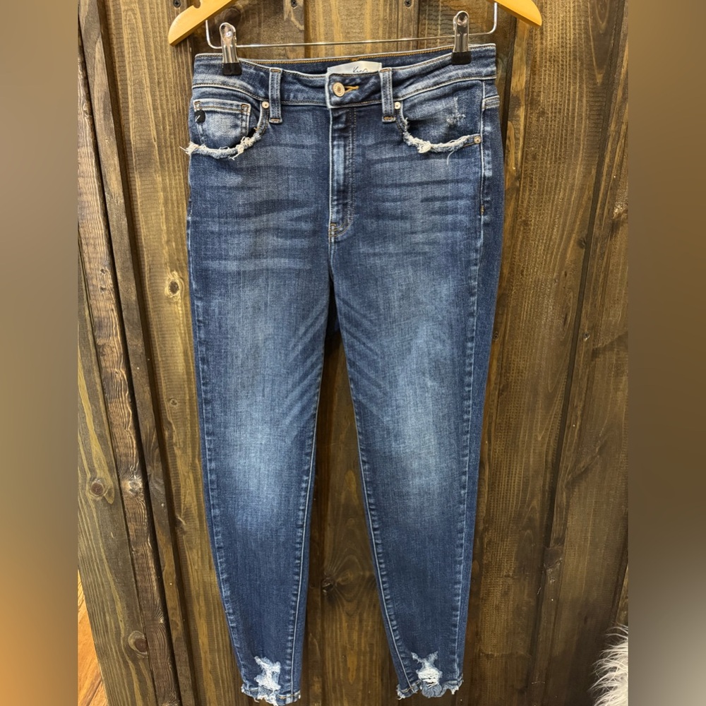 Kancan Skinny Straight jeans 
Slight distressing at waist & ankle 
Dark wash